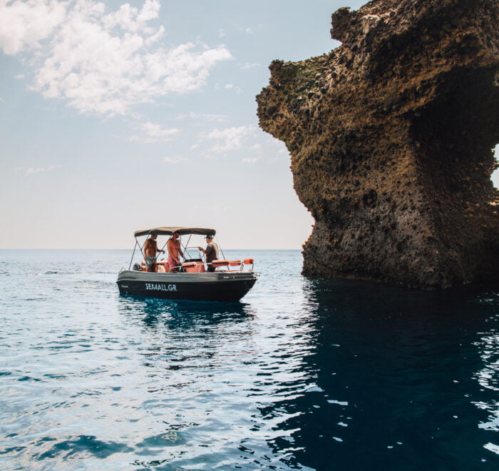 santorini boat rental no license